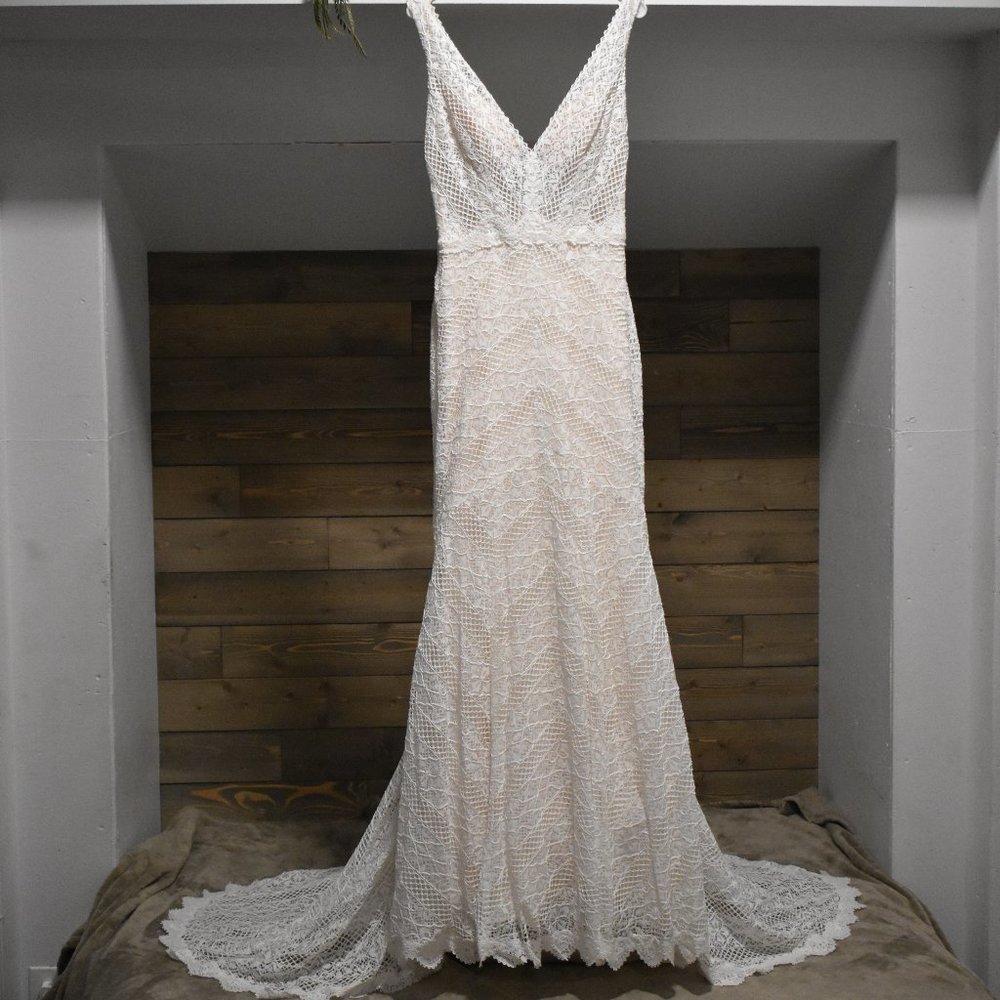Never been worn Wedding Dress
